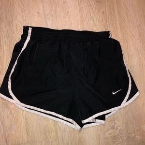 Nike Woman’s Black Shorts Youth Large